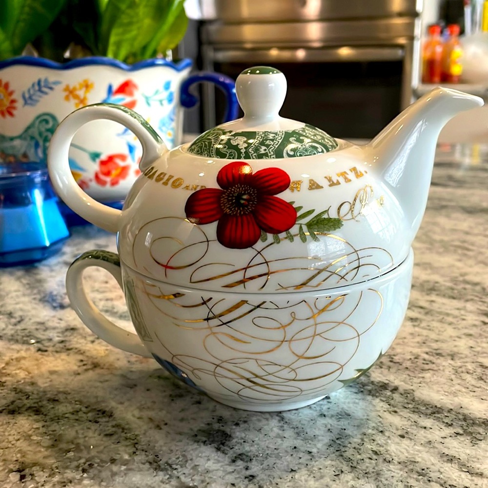 Fringe Studio Tea for one